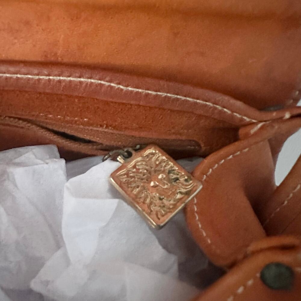 Anne Klein Tan Saddle Flap Over Turnlock Lion Embossed Shoulder Bag Vintage 80s - Picture 8 of 8